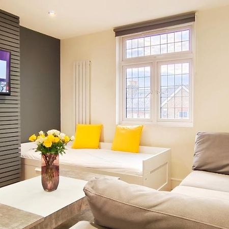 Апартаменты First Floor Flat 1 Northwood Лондон Экстерьер фото