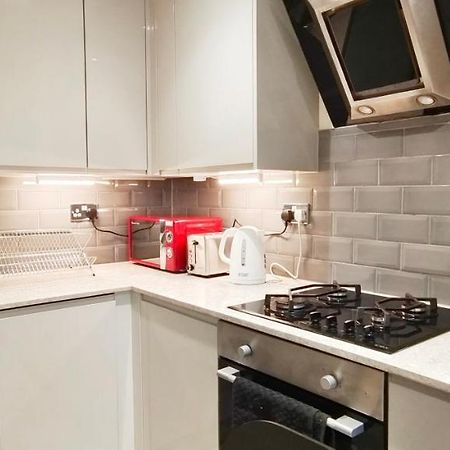 Апартаменты First Floor Flat 1 Northwood Лондон Экстерьер фото
