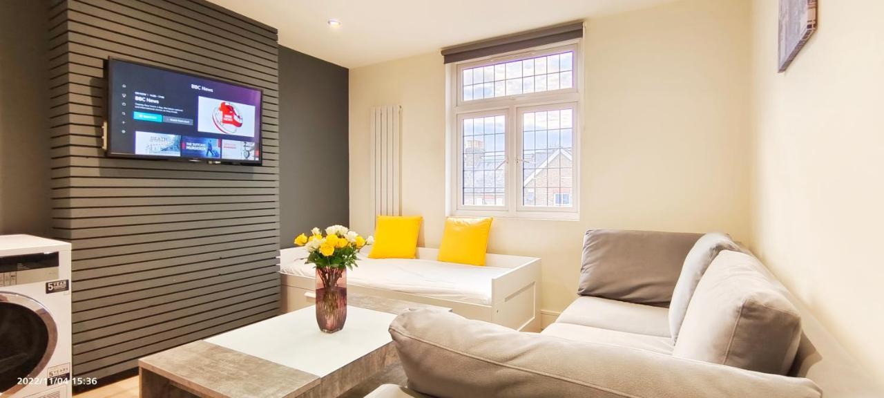 Апартаменты First Floor Flat 1 Northwood Лондон Экстерьер фото
