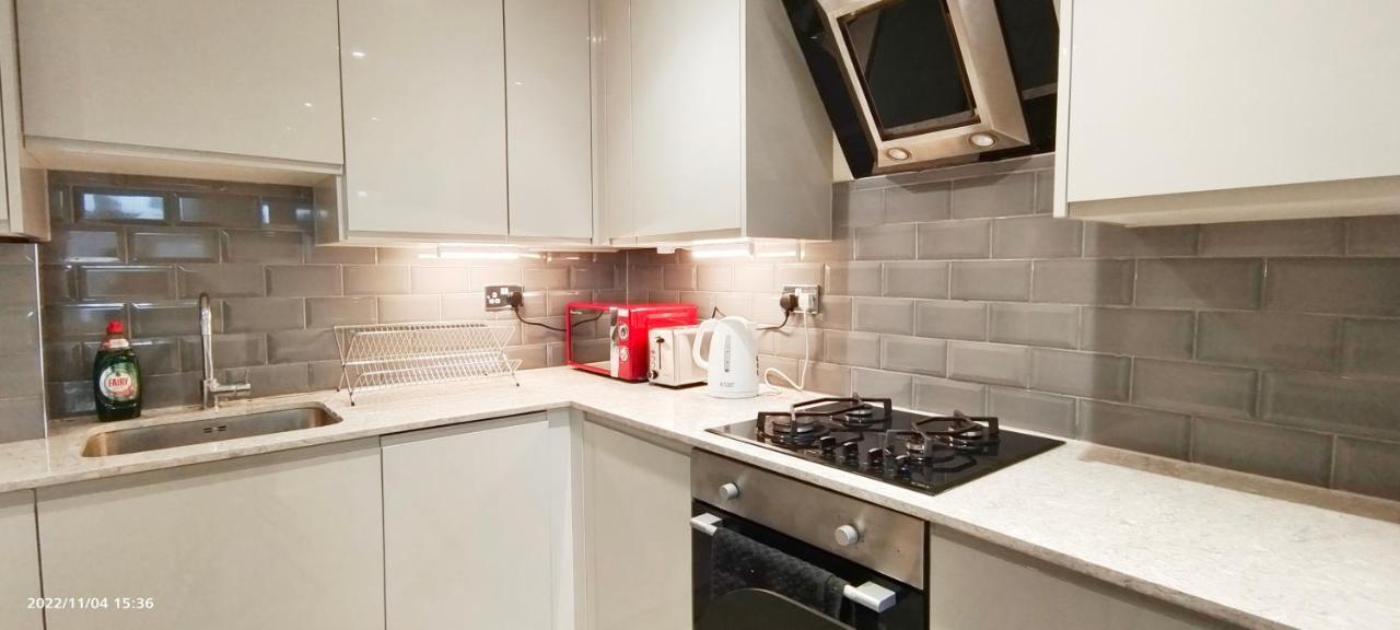 Апартаменты First Floor Flat 1 Northwood Лондон Экстерьер фото