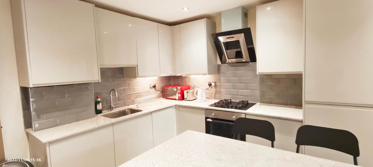 Апартаменты First Floor Flat 1 Northwood Лондон Экстерьер фото