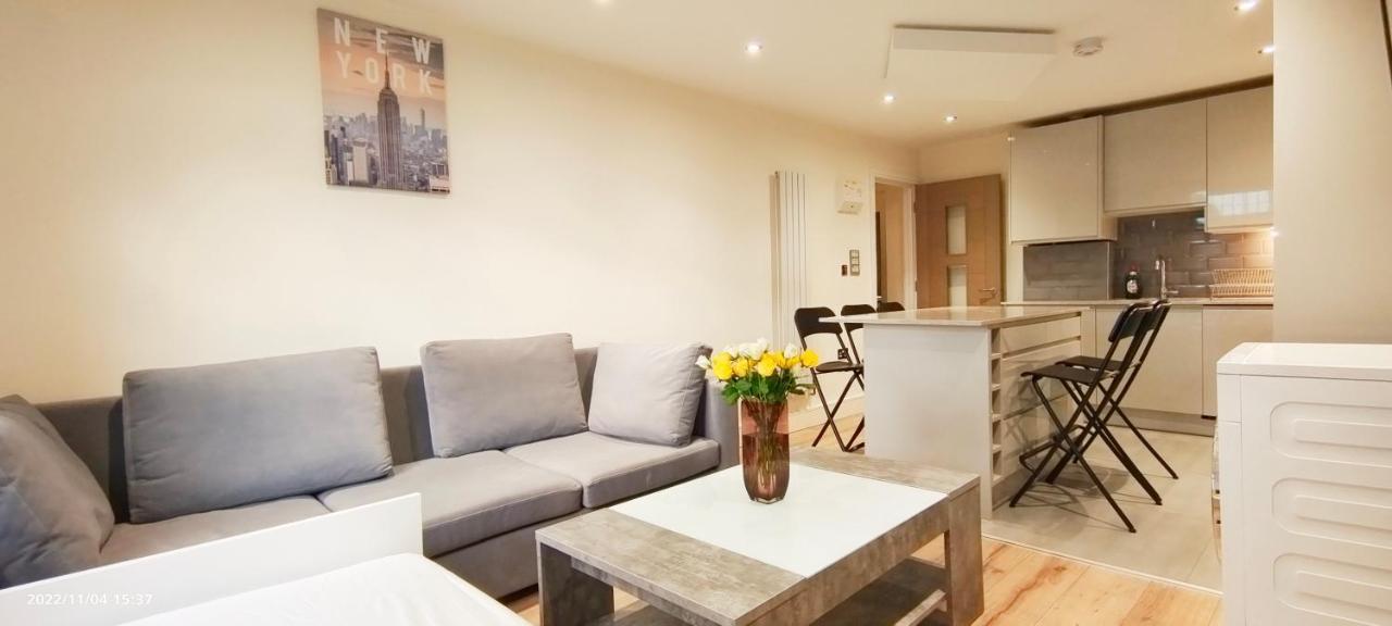 Апартаменты First Floor Flat 1 Northwood Лондон Экстерьер фото