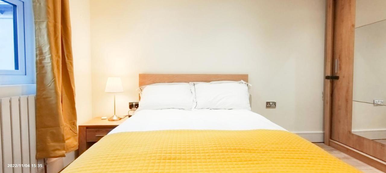 Апартаменты First Floor Flat 1 Northwood Лондон Экстерьер фото