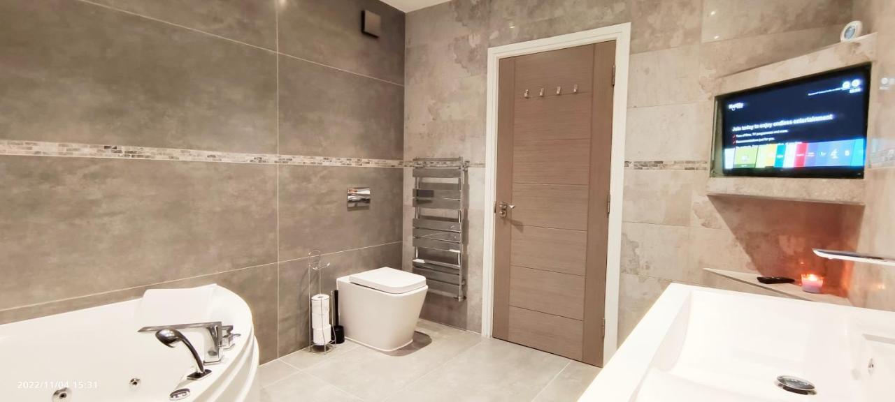 Апартаменты First Floor Flat 1 Northwood Лондон Экстерьер фото
