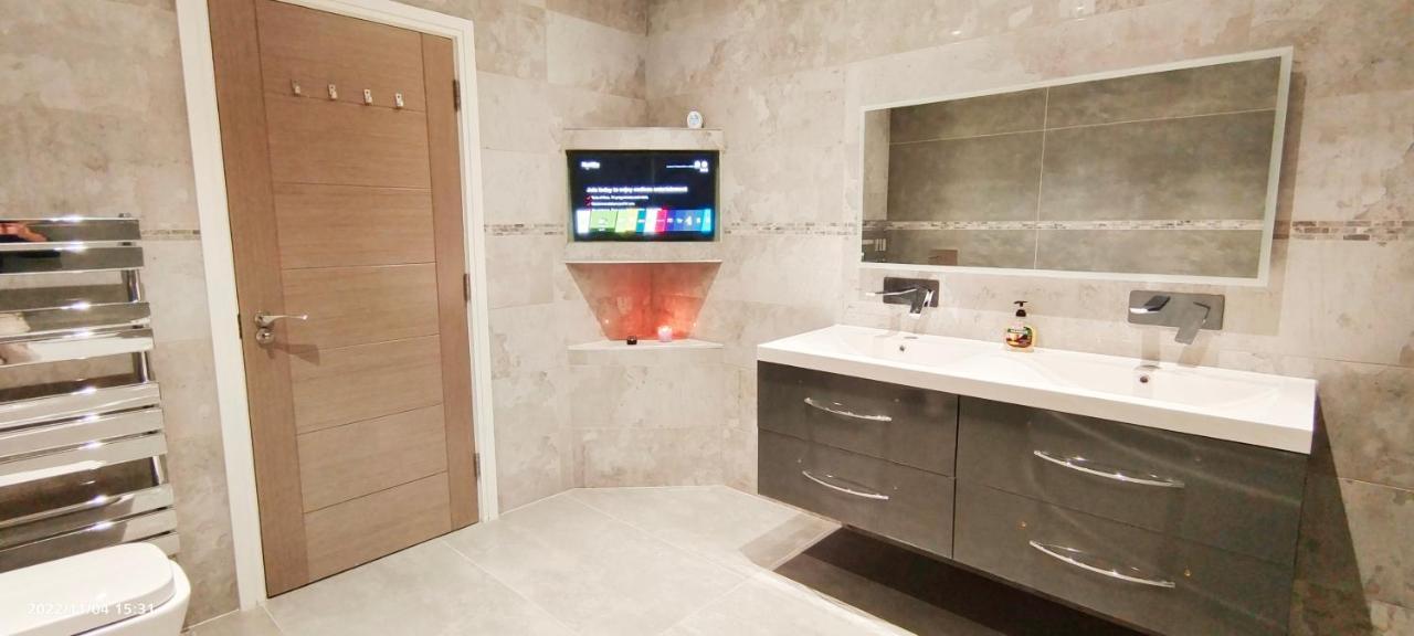 Апартаменты First Floor Flat 1 Northwood Лондон Экстерьер фото