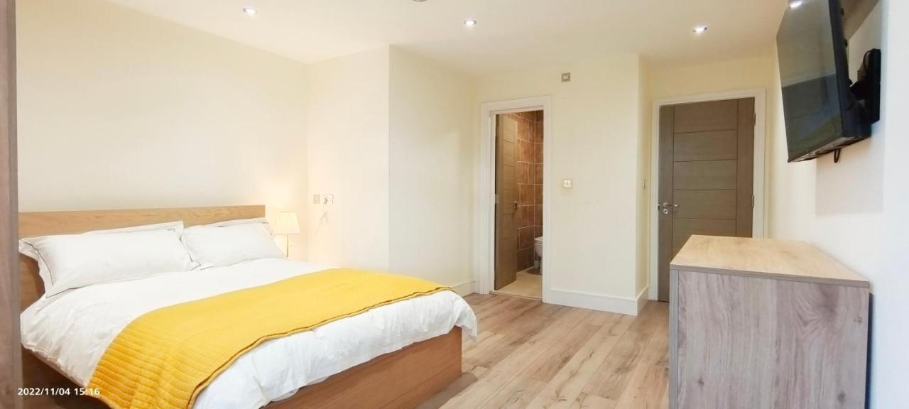 Апартаменты First Floor Flat 1 Northwood Лондон Экстерьер фото