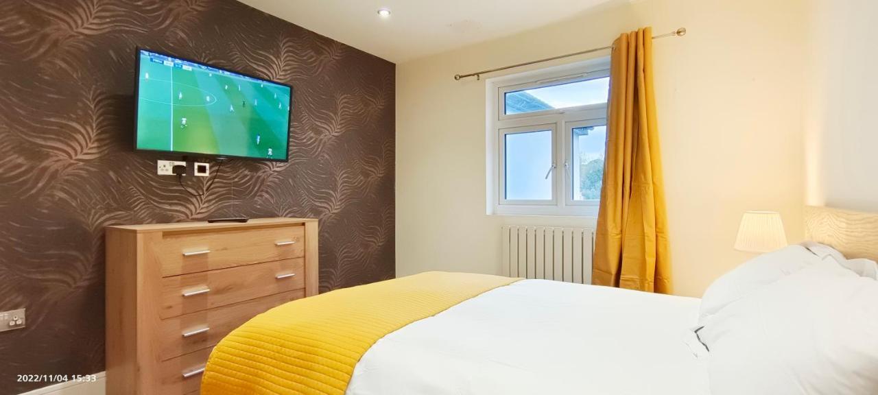 Апартаменты First Floor Flat 1 Northwood Лондон Экстерьер фото