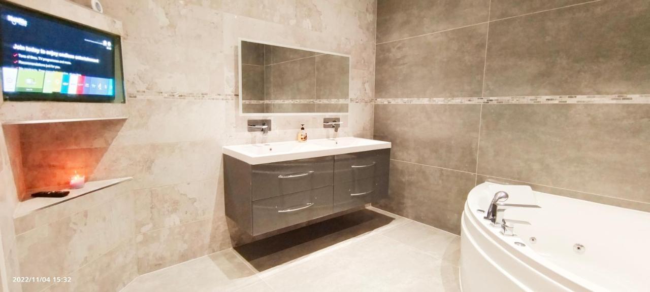 Апартаменты First Floor Flat 1 Northwood Лондон Экстерьер фото