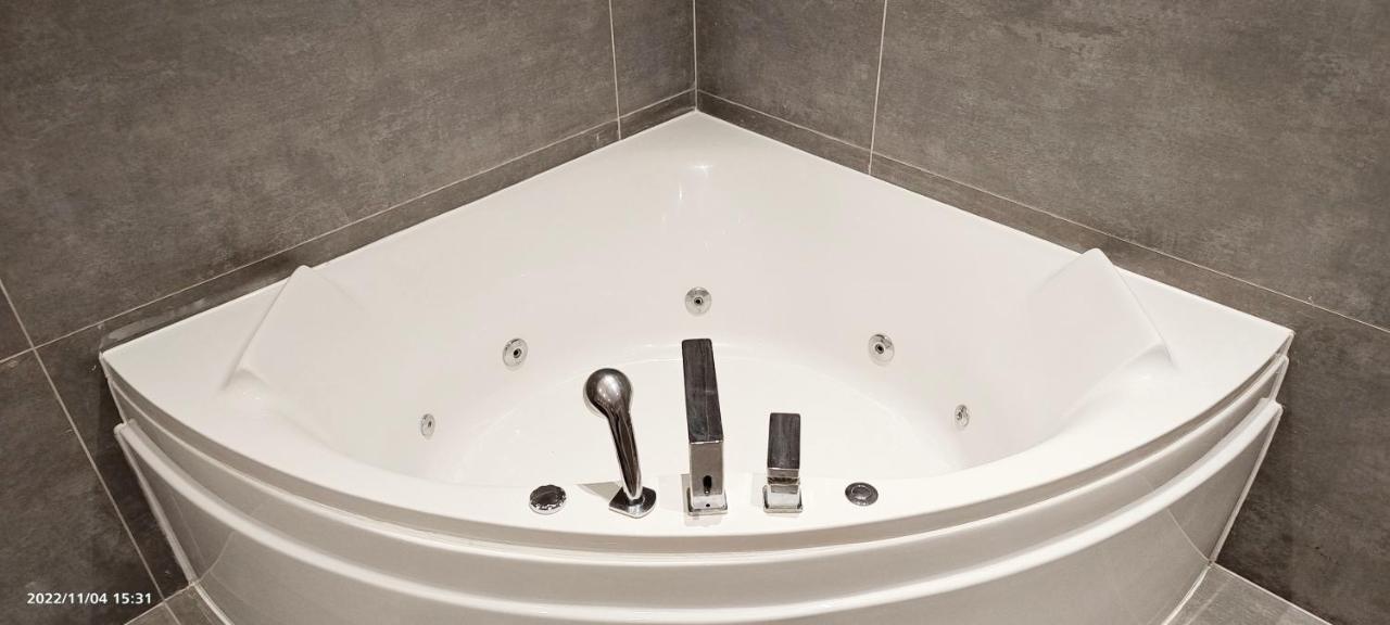 Апартаменты First Floor Flat 1 Northwood Лондон Экстерьер фото