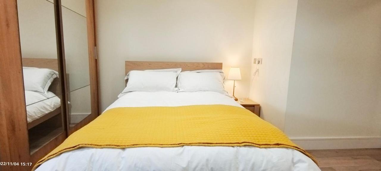 Апартаменты First Floor Flat 1 Northwood Лондон Экстерьер фото