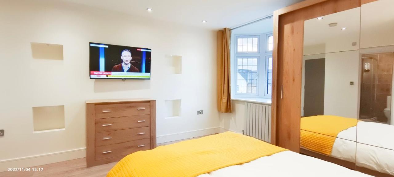 Апартаменты First Floor Flat 1 Northwood Лондон Экстерьер фото