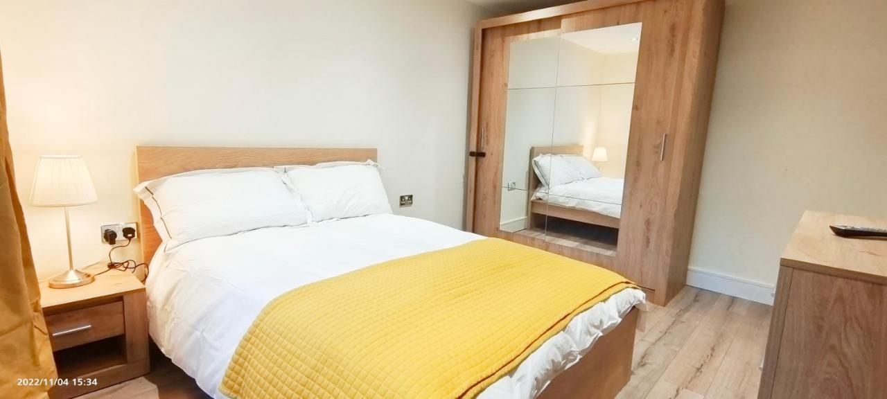 Апартаменты First Floor Flat 1 Northwood Лондон Экстерьер фото