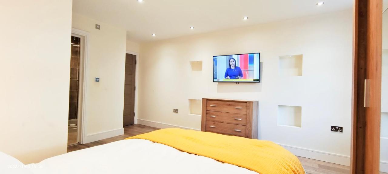 Апартаменты First Floor Flat 1 Northwood Лондон Экстерьер фото